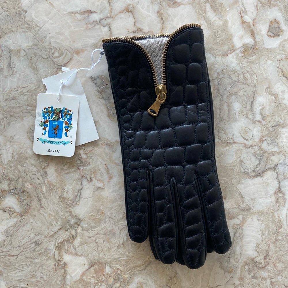 Leather gloves with cashmere lining